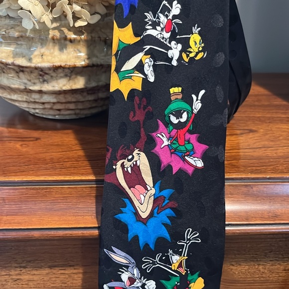 Silk tie featuring Looney Tunes Mania.  Vintage 1993.  Excellent! - Picture 3 of 7